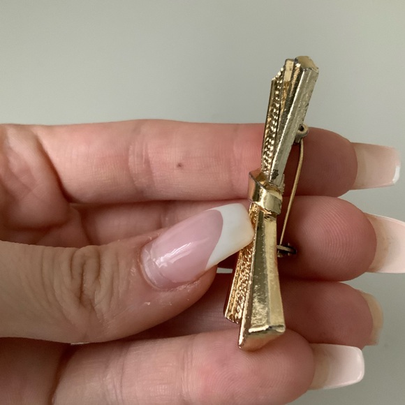 Vintage 90’S GERRY’S Gold X Bow Pin Metal Brooch Lapel Excellent condition - Picture 3 of 11